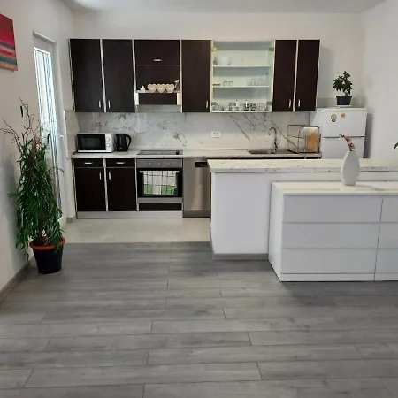 Marica * 特罗吉尔